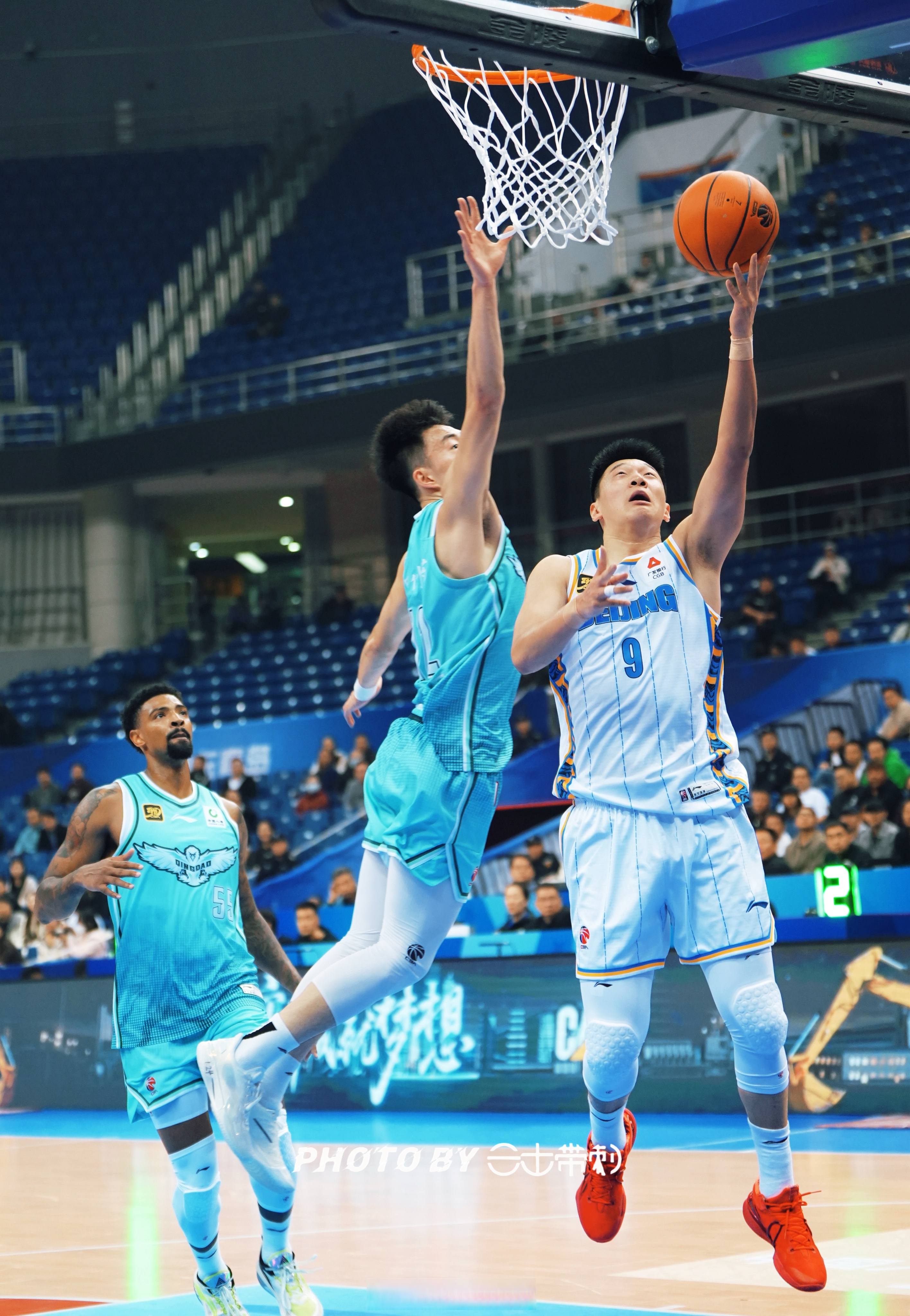 多米APP下载- 风云突变广厦男篮集结日外线爆发风云突变山东男篮清晨防线松动，现场解说直呼：北京首钢赛后官宣签约